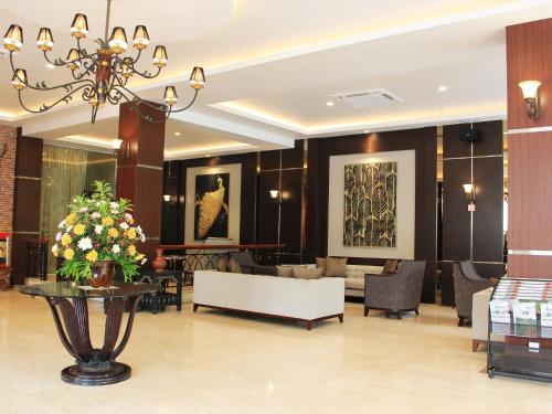 Lobbyn eller receptionsområdet på Narita Classic Hotel Surabaya