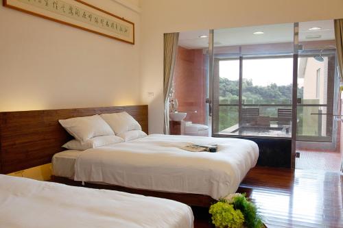 Letto o letti in una camera di Luminous Hot Spring Resort & SPA