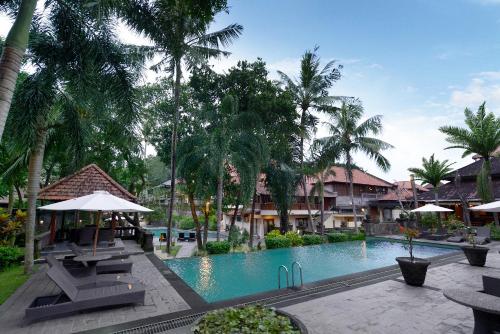 Champlung Sari Hotel and Spa Ubud tesisinde veya buraya yakın yüzme havuzu