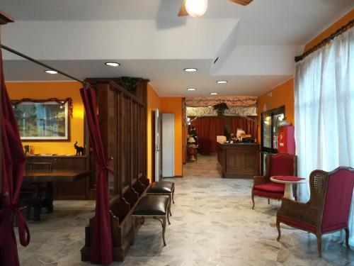 a hallway with chairs and a table and a sink at Aer Hotel Malpensa in Oleggio
