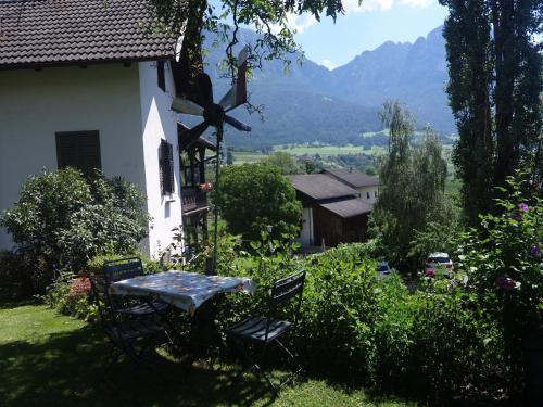 a table and chairs in the yard of a house at Apartments Garni Steffi in Fiè