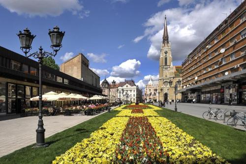 a street with flowers in the middle of a city at Oaza centar in Novi Sad