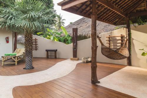 Κήπος έξω από το Baan Ya Kha exclusive Villa 5 bedrooms