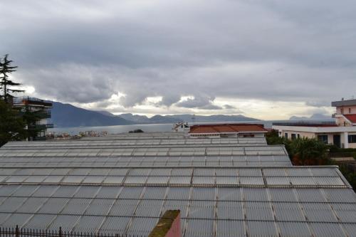 a roof of a building with a view of the water at B&B Casa Di Lauro in Trecase
