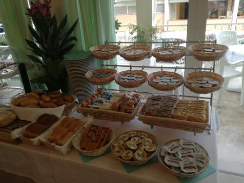 Makanan di atau berdekatan hotel