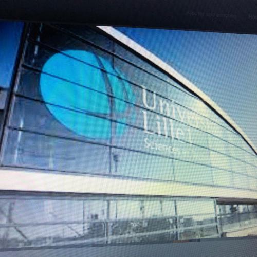 Tòa nhà nơi căn hộ tọa lạc