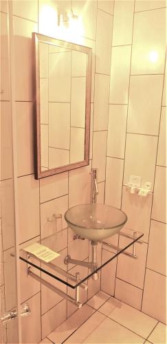 Bilik mandi di Constantia Manor Guest House