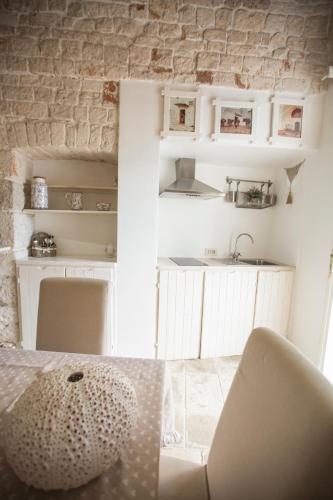 Cucina o angolo cottura di Widespread Trulli in the historic center - Trulli Antichi Mestieri