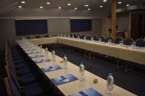 Kawasan bisnes dan/atau bilik persidangan di Rhiss Hotel Bostanci
