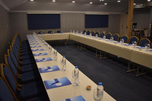 Kawasan bisnes dan/atau bilik persidangan di Rhiss Hotel Bostanci