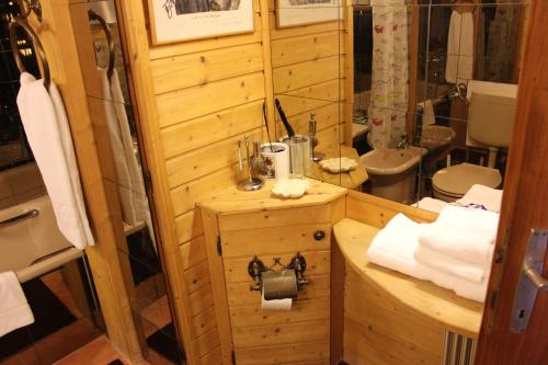Ванна кімната в Chalet Heidi BKK