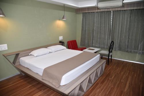 Postel nebo postele na pokoji v ubytování Hotel Bhimas Paradise