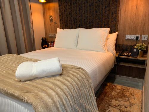 Letto o letti in una camera di Hercules Boutique Hotel