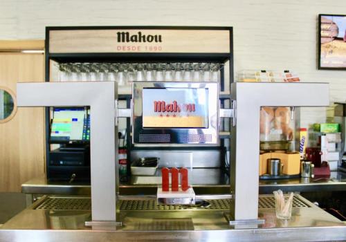 a kiosk with a counter in a store at Hotel El Sueño de Jemik in La Roda