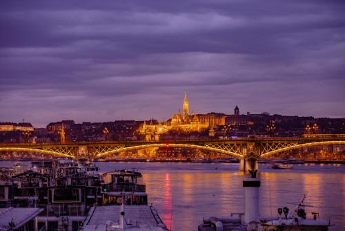 A general view of Budapest or a view of the city taken from A hajót