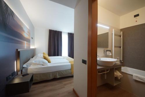 Koupelna v ubytování Ambassador Suite Hotel