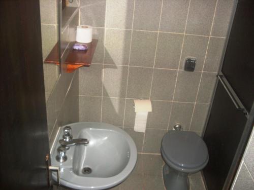 Phòng tắm tại Vargas Peruibe Hotel