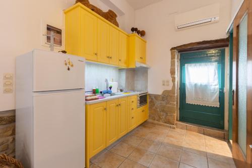 Dapur atau dapur kecil di Iliopetra Studio