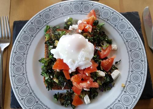 een witte plaat met een salade met eieren erop bij Aurora Bed & Breakfast in Castletown