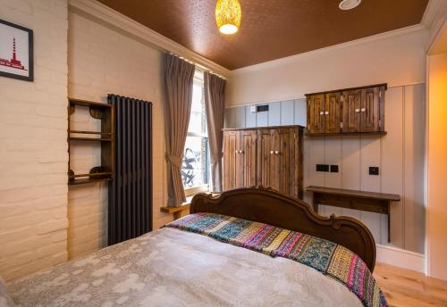 a bedroom with a bed in a room at McGettigan's Townhouse - Olives & Figs Bistro in Dublin