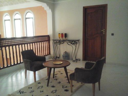 Ruang duduk di Villa clos Odette