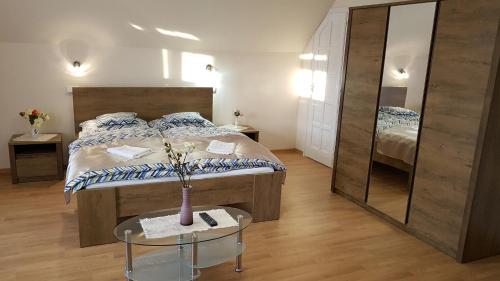 A bed or beds in a room at Beáta Apartman