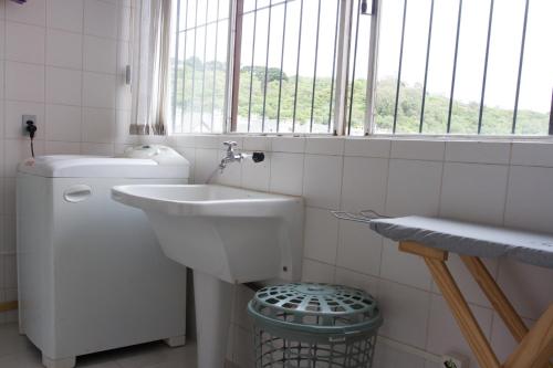 Phòng tắm tại Av das hortênsias 3 quartos 3 banheiros