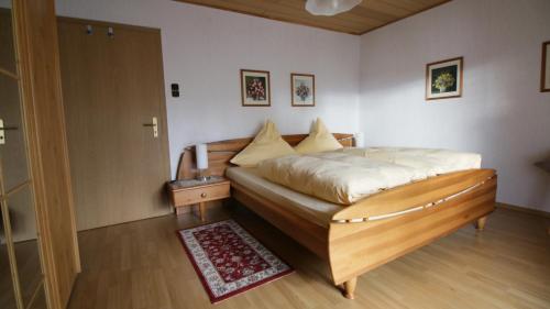 Una cama o camas en una habitación de Haus Anton