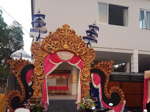 an elaborate entrance to a building with a pink and gold at Vila Troja Kubu in Tulamben