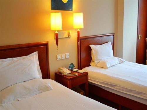 Postel nebo postele na pokoji v ubytování Greentree Inn Shanghai Chongming Bao Town Express Hotel