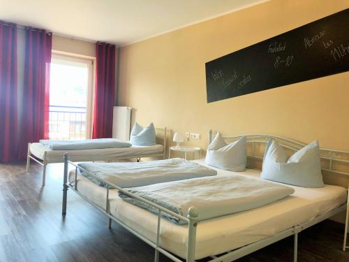Cama o camas de una habitación en Motel Füssen im Allgäu
