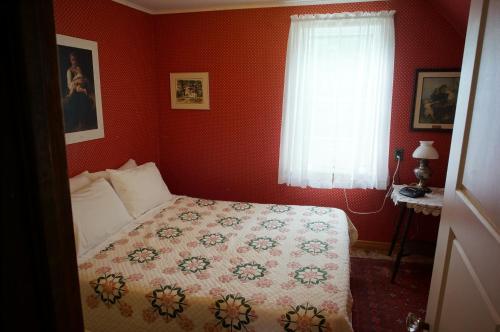 A bed or beds in a room at Maggie's Place on the Cabot Trail