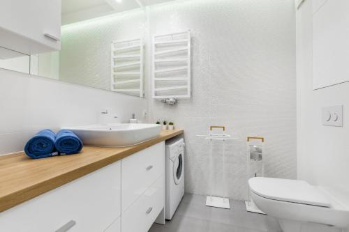 Koupelna v ubytování Apartamenty Black&White - Apartament Batory Five