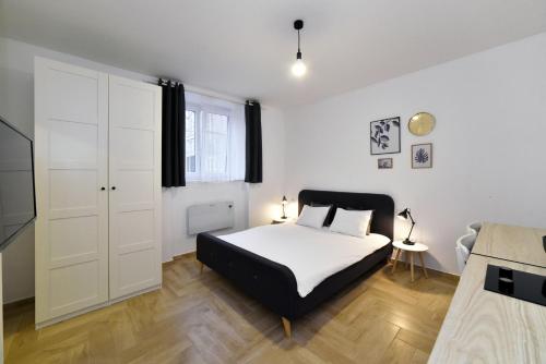 En eller flere senger på et rom på DesignDistrict Apartments