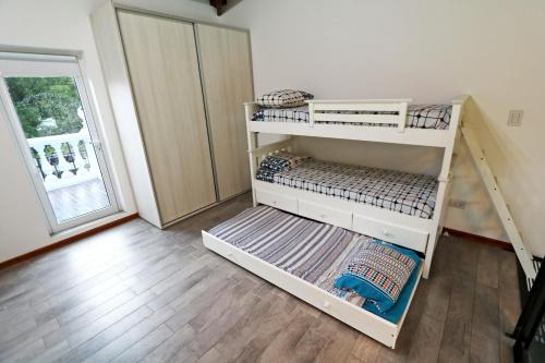 Postel nebo postele na pokoji v ubytování Hermosa Casa con Pileta Roldán Funes Rosario