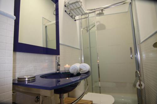 Phòng tắm tại Living Sevilla Apartments Catedral