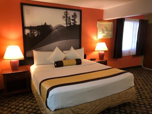 A bed or beds in a room at Super 8 by Wyndham Ontario