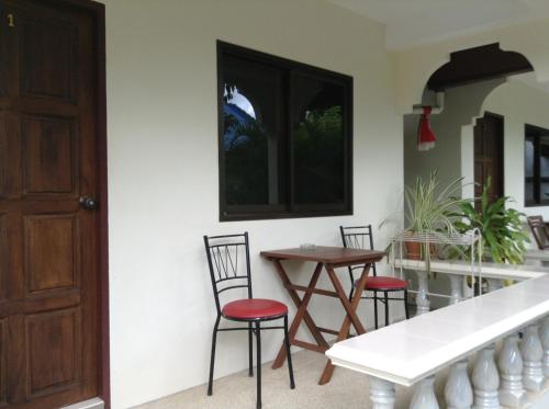 Gallery image of Wattana Bungalow in Nai Yang Beach