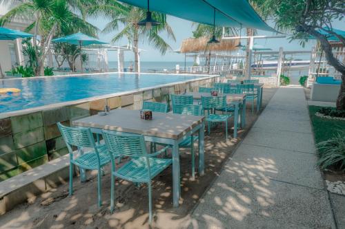 Un restaurante u otro lugar para comer en Ocean View Residence