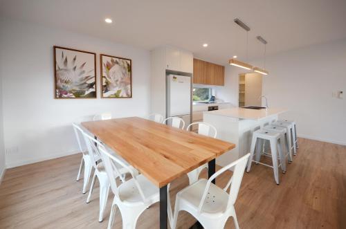 Dapur atau dapur kecil di Kangaroo Bay Apartments