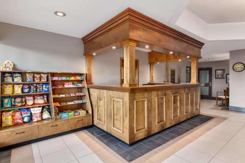 Travelodge Hotel by Wyndham Kingston Lasalle