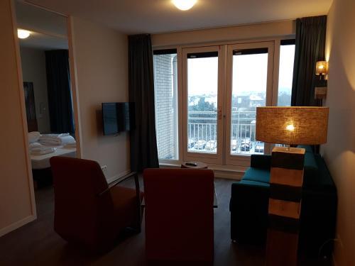 a hotel room with a view of a room at Villa Zeezicht in Noordwijk