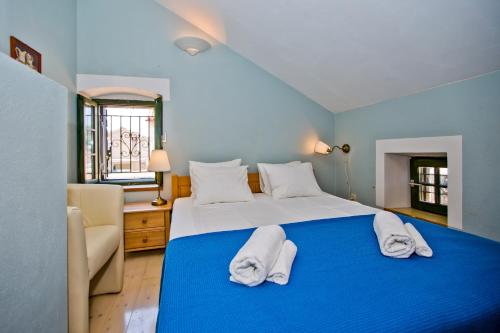 Central Charming Stone House photo 2