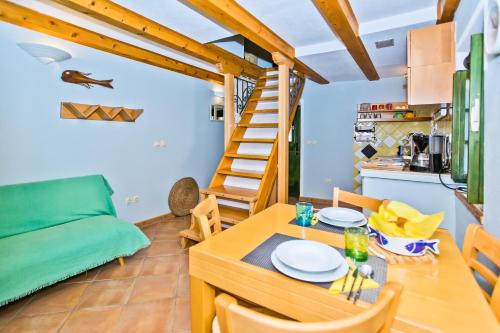 Φωτογραφία από το άλμπουμ του Central Cosy Stone House στο Χβαρ