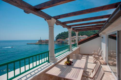 Gallery image of Piazza Apartments 1 in Petrovac na Moru
