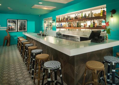 El salón o zona de bar de S Hotel Montego Bay - Luxury Boutique All-Inclusive Hotel