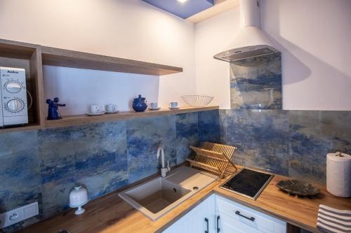 a kitchen with a sink and a counter top at APARTAMENTY ZAZAMCZE in Muszyna