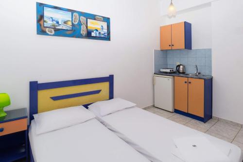 A bed or beds in a room at Eltina Apartments