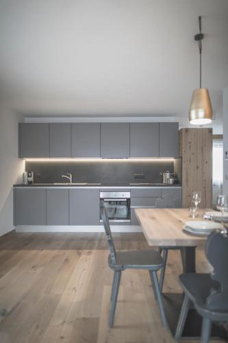 Η κουζίνα ή μικρή κουζίνα στο Ahrner Wirt Apartments