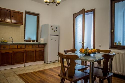 Кухня или мини-кухня в Casa Murgulet
